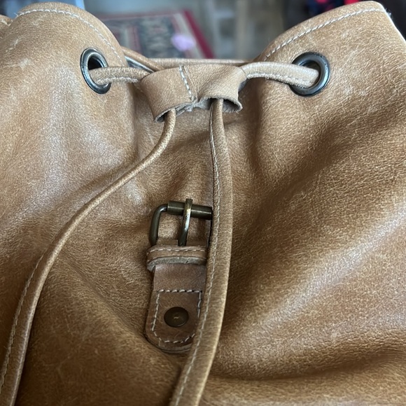 Leather backpack - Picture 4 of 11